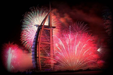 фейерверк на Burj Al Arab в честь Национального дня ОАЭ